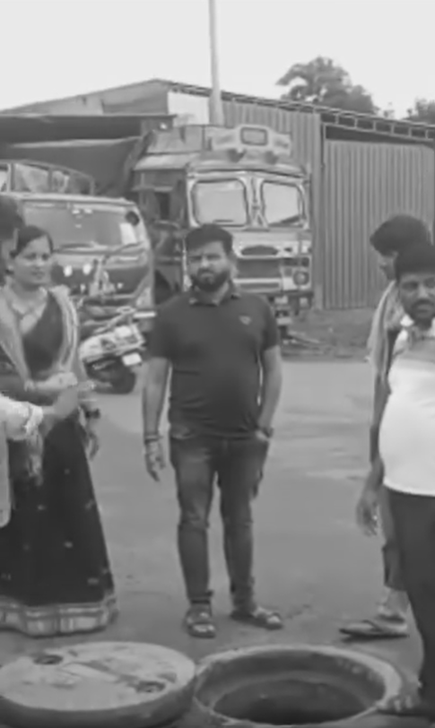 रुपाली ताईंनी नागरिकांच्या गटार समस्येवर उपाय शोधण्यासाठी पुढाकार घेतला